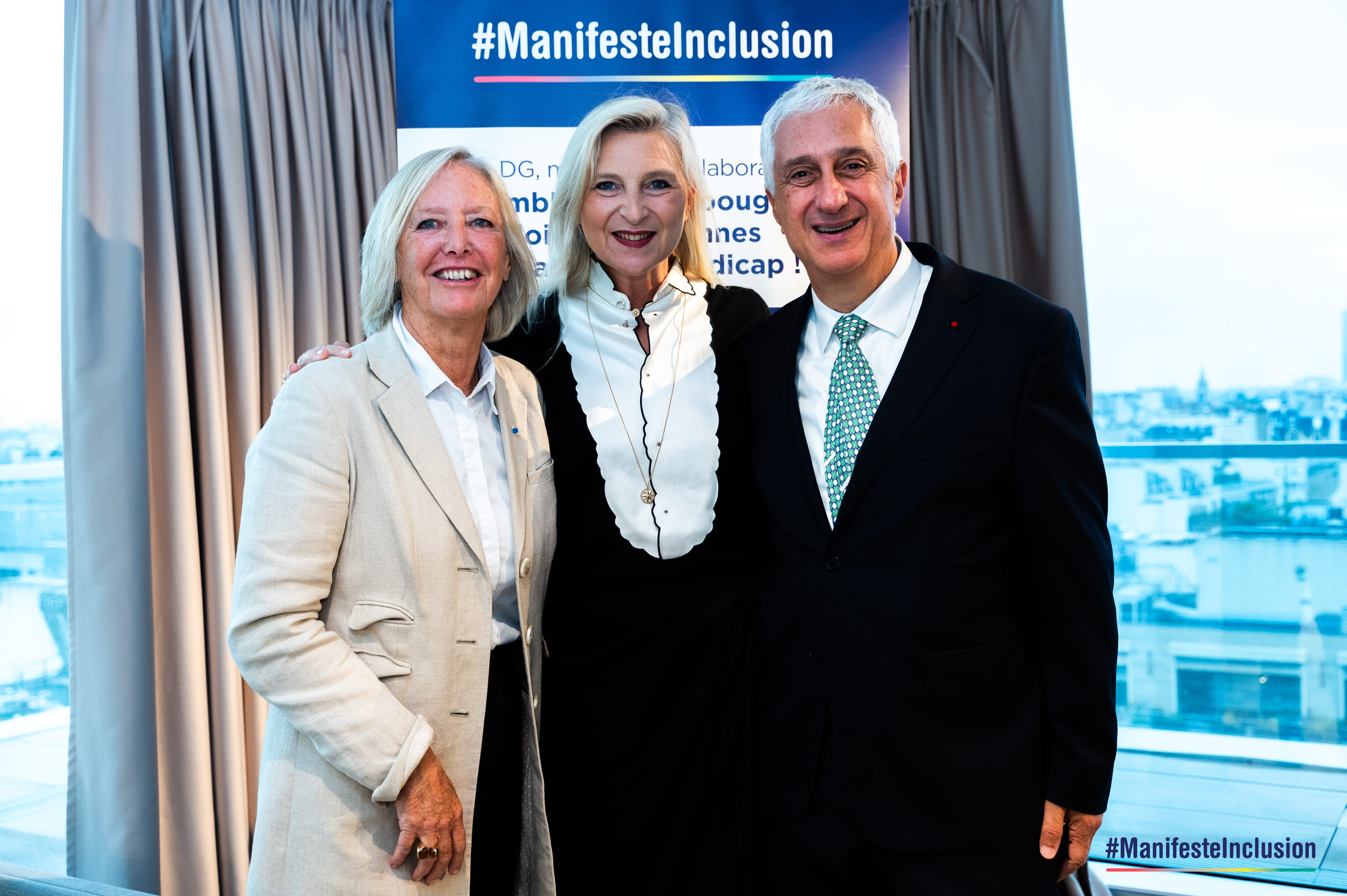 Véronique Courtois (Dior) entourée de Sophie Cluzel et Stéphane Layani, co-présidents du Manifeste Inclusion, au 11e Café des Dirigeants Engagés, le 20 octobre 2026 chez Dior